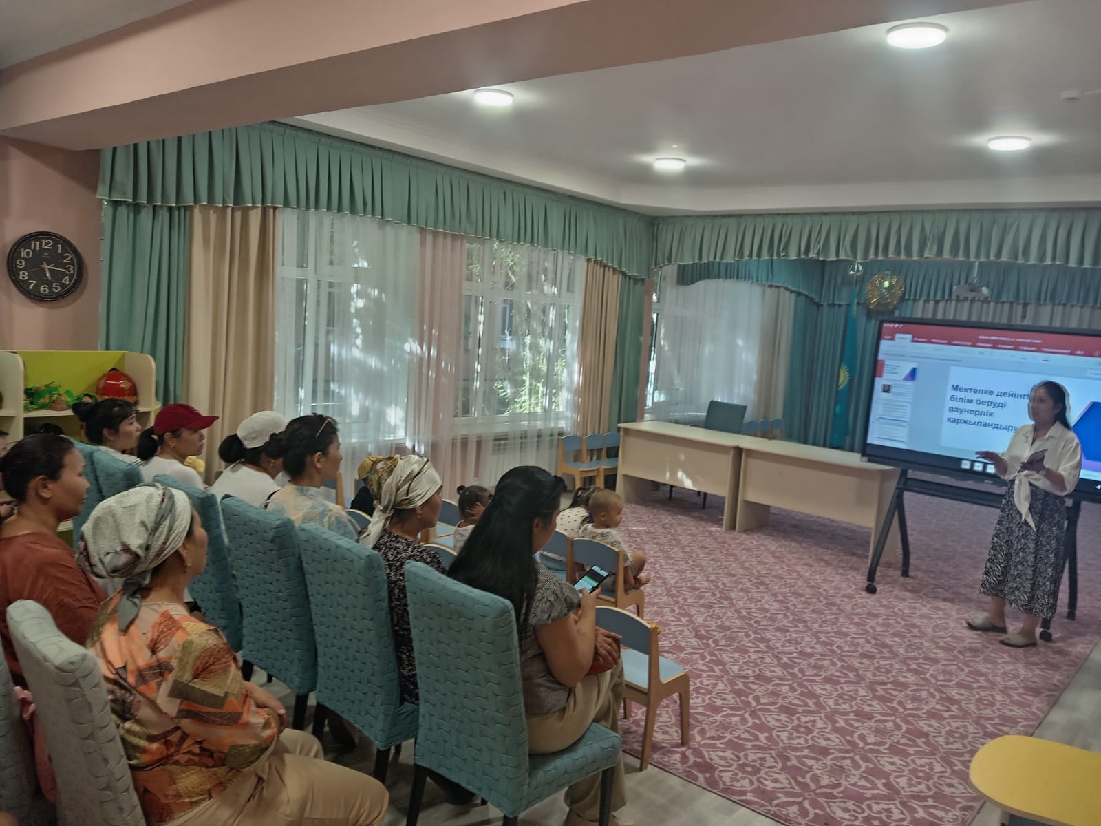 Жетісу ауданы КМҚК «№170 бөбекжай-балабақшада» ваучерлік қаржыландыру жүйесі бойынша ата-аналарға ваучер жүйесін таныстыру жұмыстары негізінде 03.07.2025ж жалпы ата -аналар жиналысы өтті